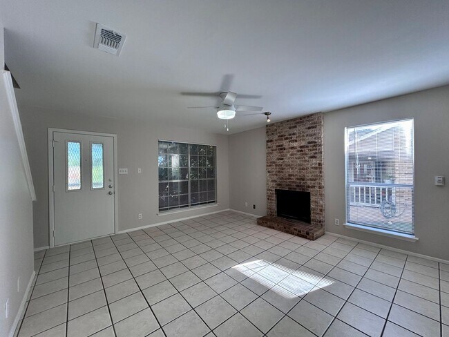 Building Photo - 1707 Waterloo Tr