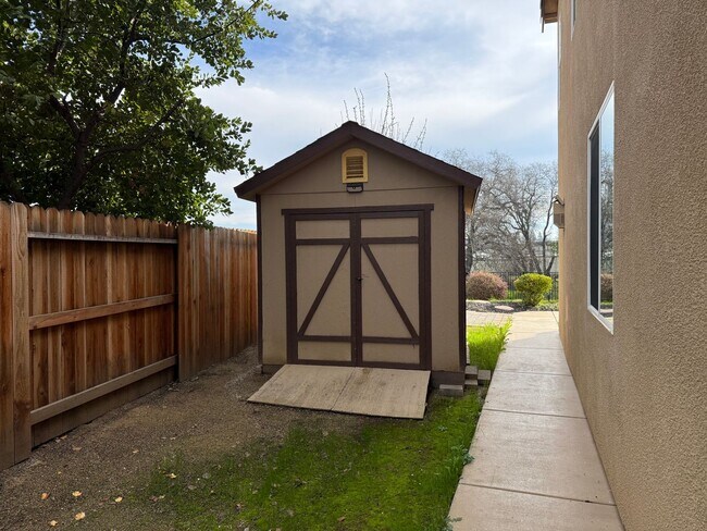 Building Photo - Private Cul-de-Sac Home in Gated Roseville Community with Views