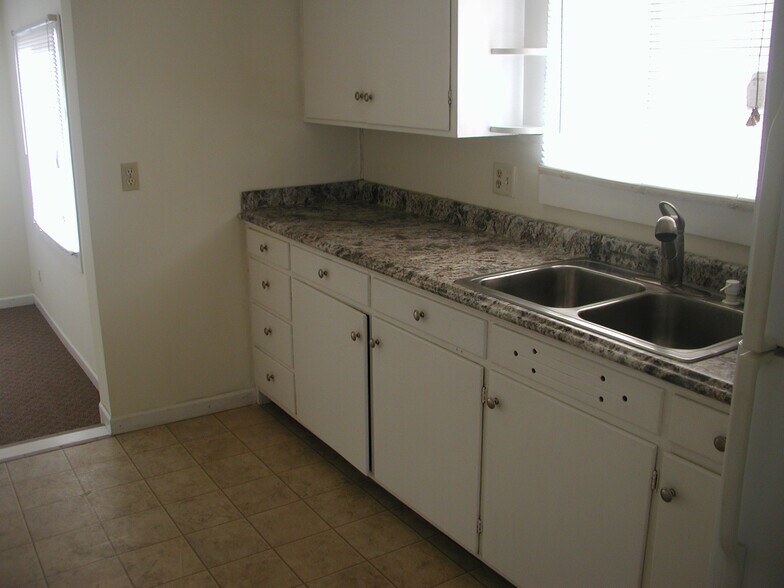 Building Photo - 402 Wolfe Ave