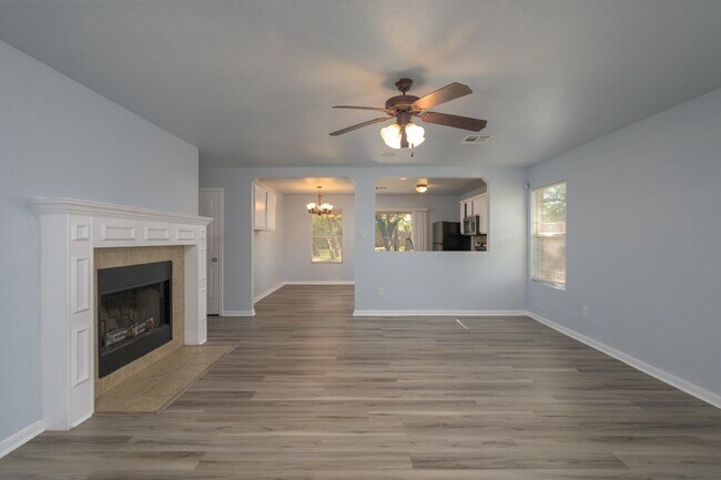 Building Photo - 2401 Haven Dr