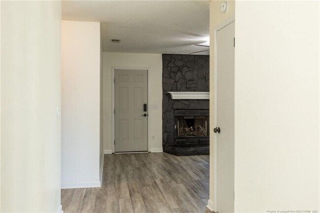 Building Photo - 1000 Tyler Dr