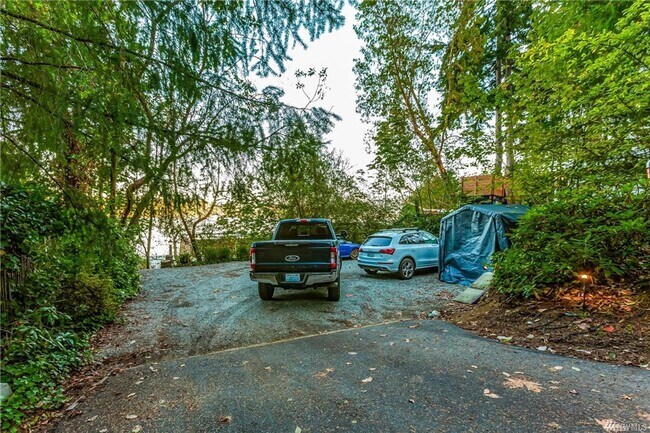 Building Photo - Stunning Lake Sammamish 50 Foot Waterfront...