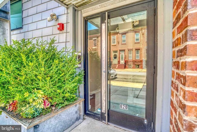 Building Photo - 812-24 E Thompson St