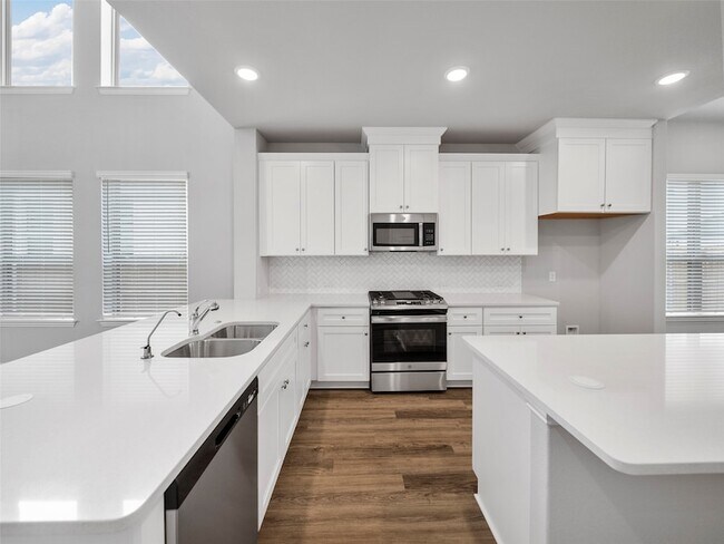 Building Photo - 3049 Elmwood St