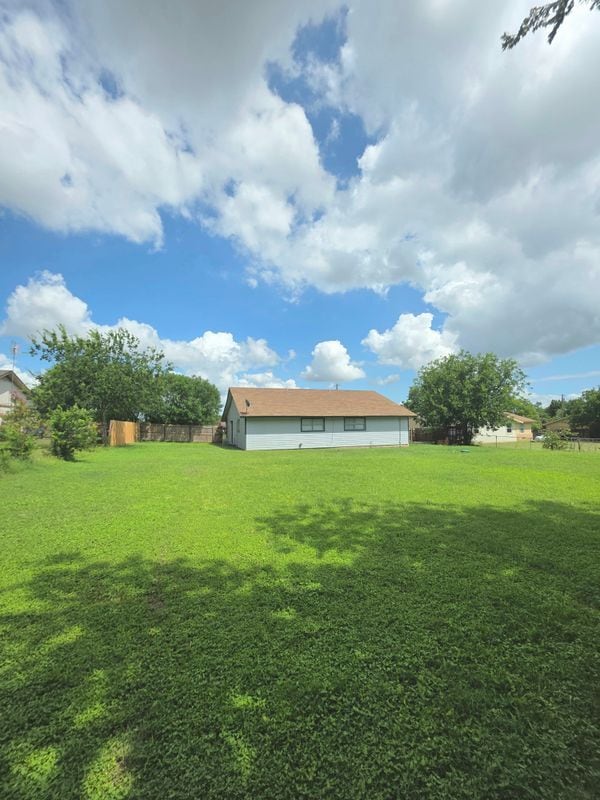 Building Photo - 15208 Spring Hill Ln