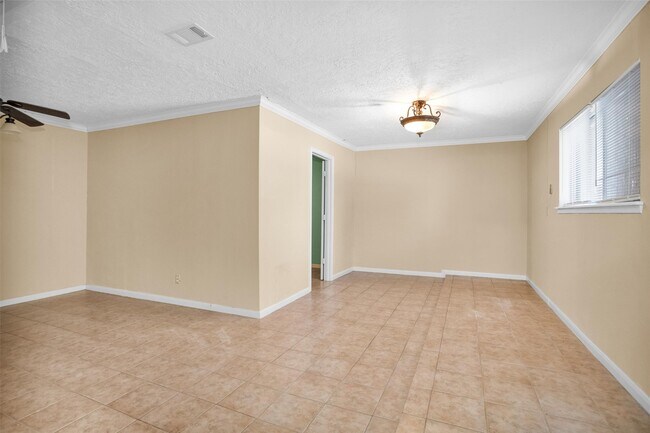 Building Photo - 23918 Spring Gum Dr