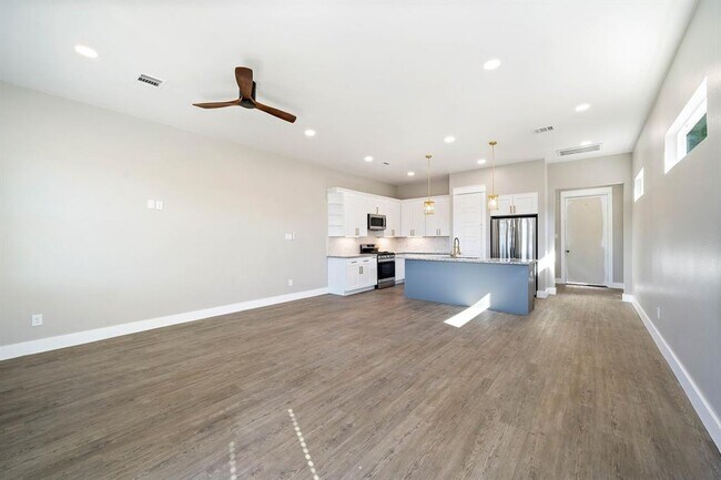 Building Photo - 4909 Fisk St
