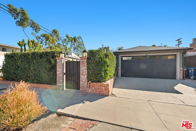 Building Photo - 11314 Homedale St