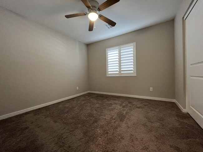 Building Photo - 9742 Zircon Cliff Ave