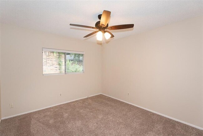 Building Photo - 6505 Clubway Ln
