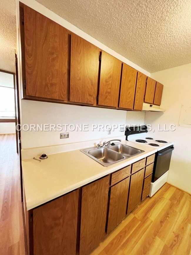 Building Photo - 3324 Sierra Dr
