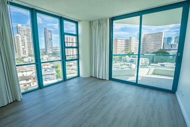Building Photo - Bright 3-Bedroom Honolulu Condo with 2 Par...