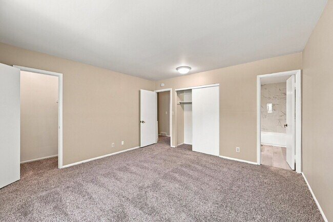 Building Photo - $2,440.95, 2 Beds - 3 Bath, Single Family Home in Littleton with Brand New Appliances!