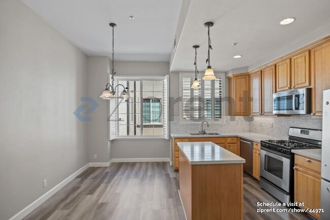 Building Photo - 727 Northrup St