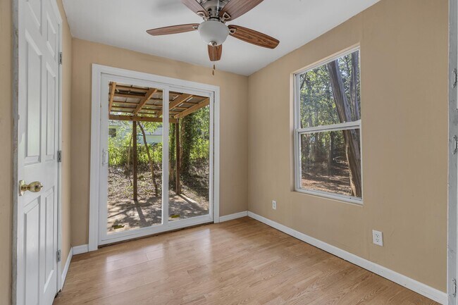 Building Photo - 1212 Carraway St