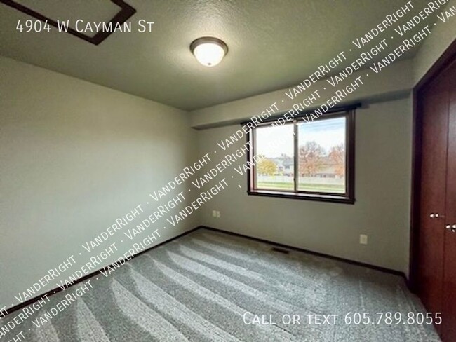 Building Photo - 4904 W Cayman St