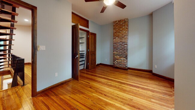 Building Photo - 1834 Ingleside Terrace NW