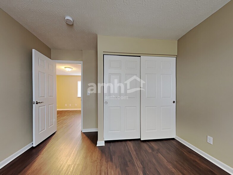 Building Photo - 6580 Riverview Ave