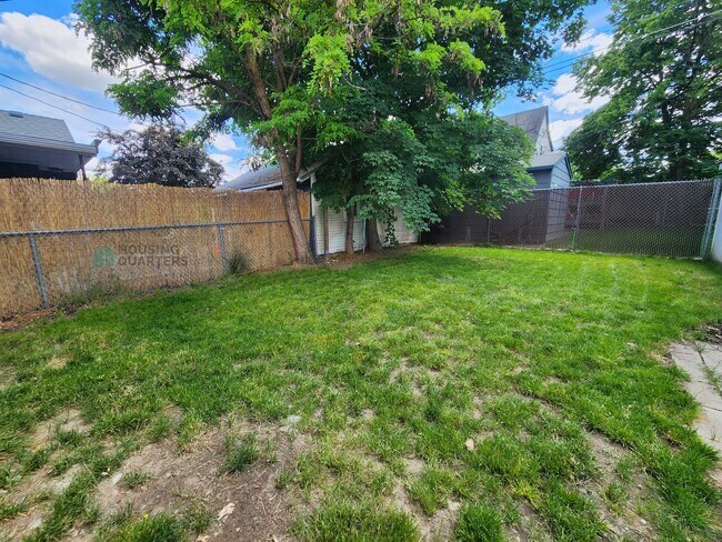 Building Photo - Wonderful home located in one of Spokane's precious historic districts!