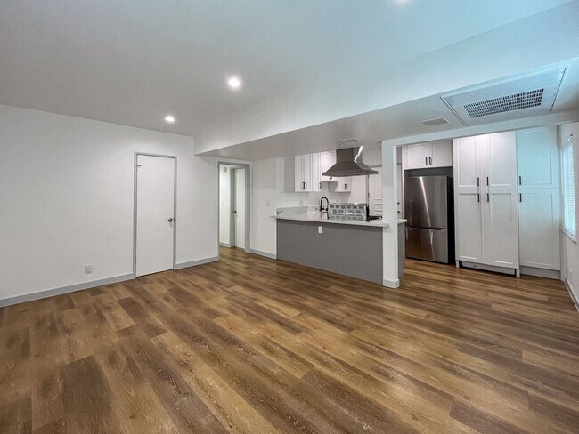 Interior Photo - 10223 S Dixon Ave