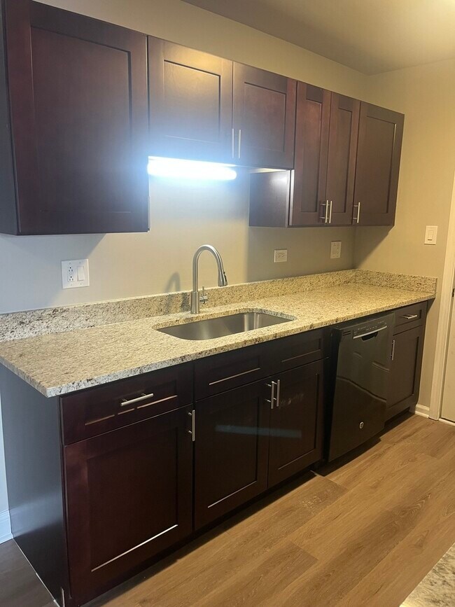 Building Photo - 10640 Brooks Ln