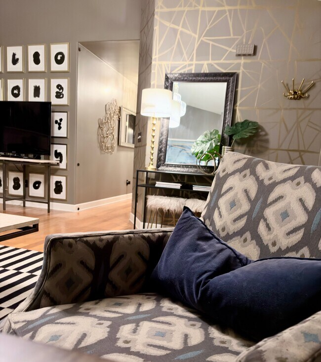 Building Photo - 1044 Hummingbird Ln