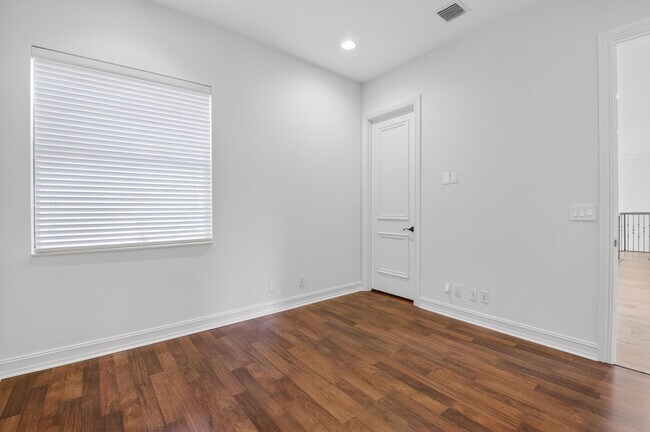 Building Photo - 17921 Villa Club Way