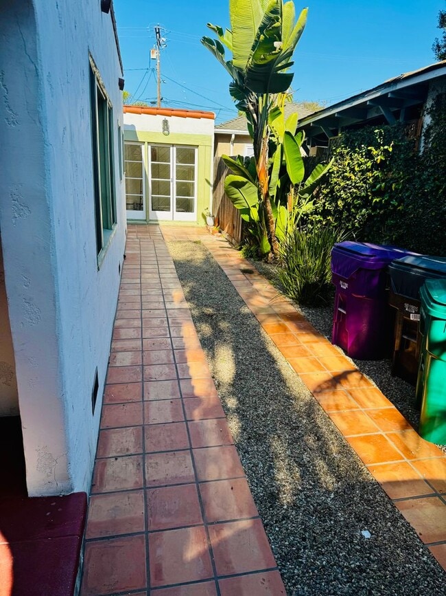 Building Photo - Remodelled Two Bedroom Home + Office for Rent in LB!