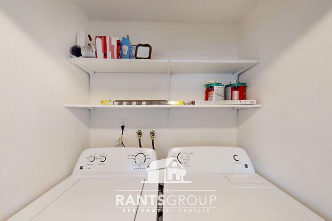 Building Photo - 850R -