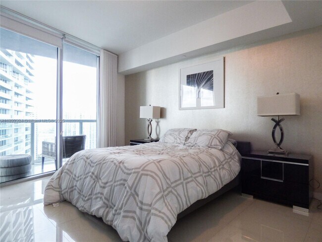 Building Photo - 495 Brickell Ave
