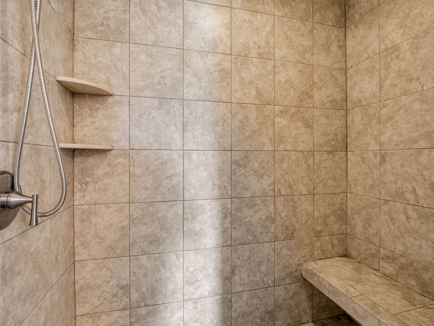 Building Photo - 19 Tudor Way