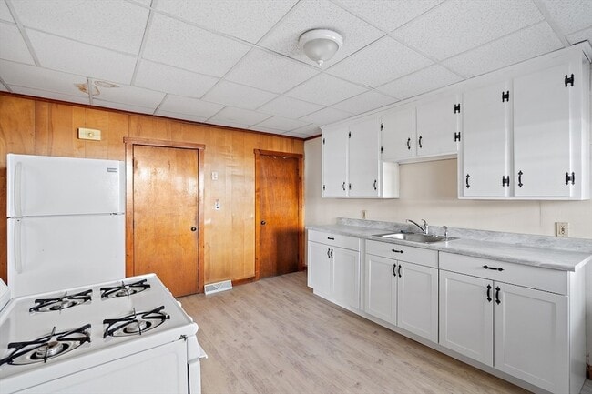 Building Photo - 4 Sutherland St