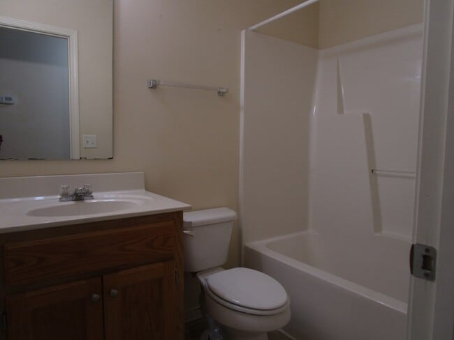 Building Photo - 20 Brushwood Ct