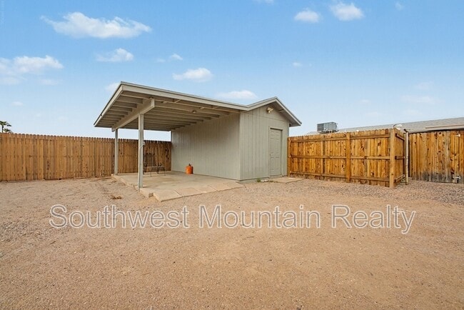 Building Photo - 560 S Grand Dr