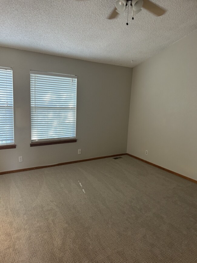 Building Photo - "Charming 3-Bed, 2-Bath Single Family Home in Littleton!"