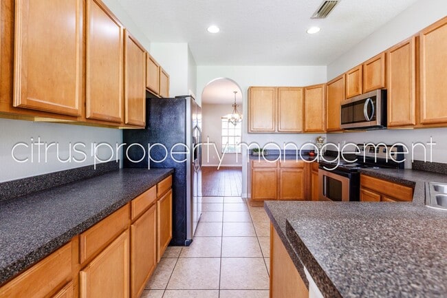 Building Photo - Spacious 4/3 in Independence Available Now!