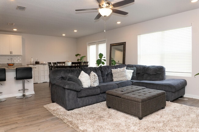 Building Photo - 1114 Valor Walk