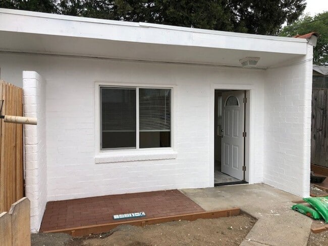 Primary Photo - 1421 Florence Ln