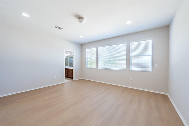 Building Photo - 1918 Tasmanian Tiger Trace