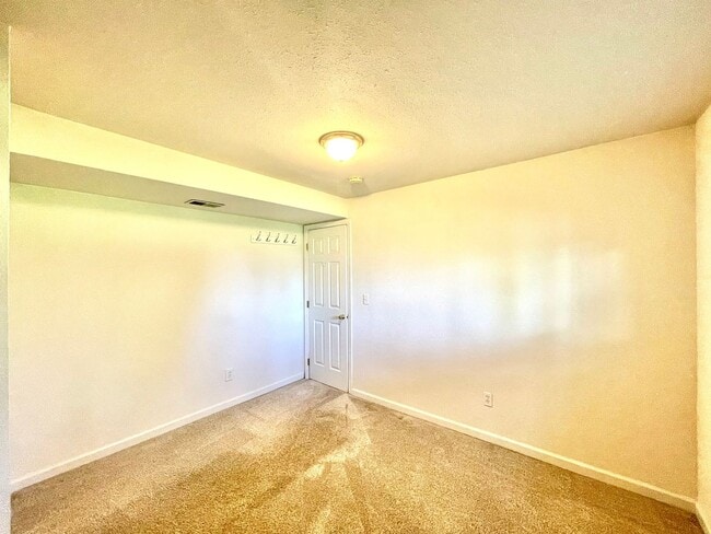 Building Photo - Mid-Century Gem in Kirkland’s Everest Park