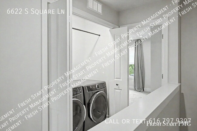 Building Photo - 6622 S Square Ln