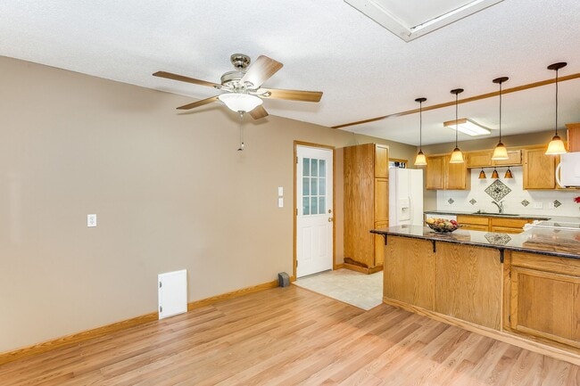 Building Photo - Updated Park City Home for Rent or Rent to...