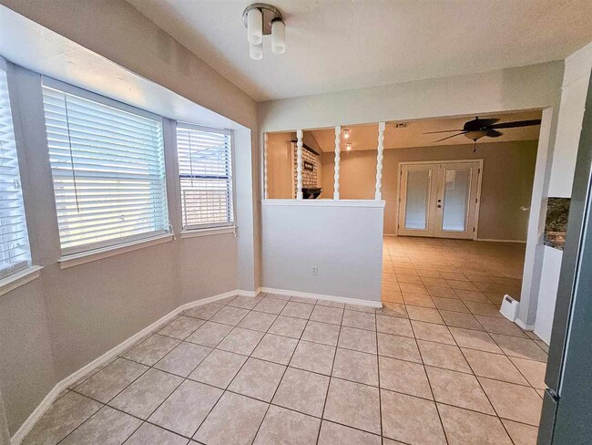 Building Photo - 2513 NW Robinhood Dr
