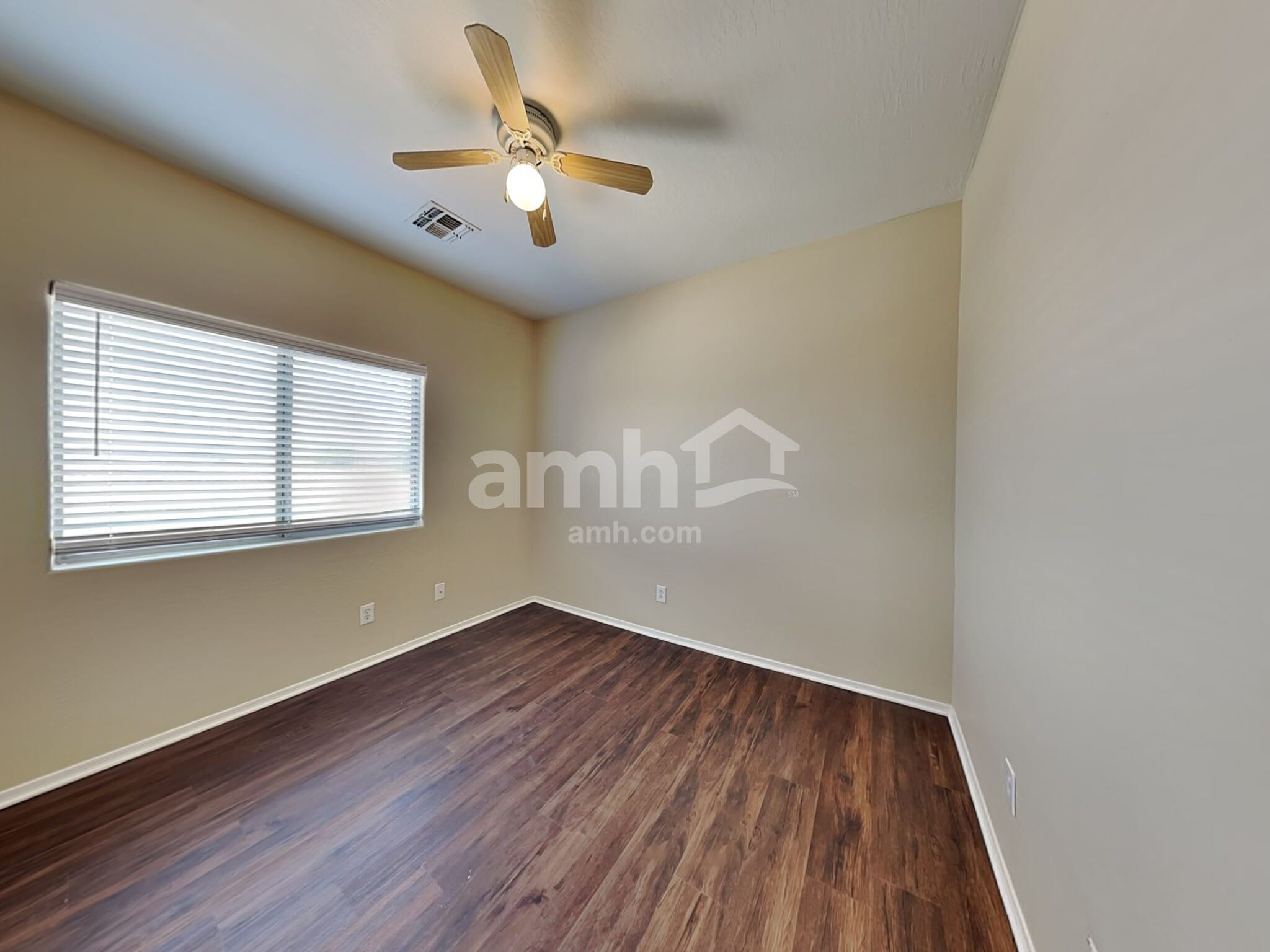 Building Photo - 5202 W Sunland Ave