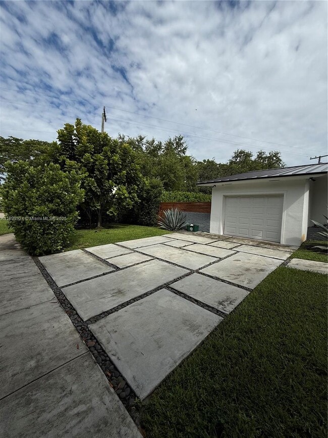 Building Photo - 675 NE 93rd St