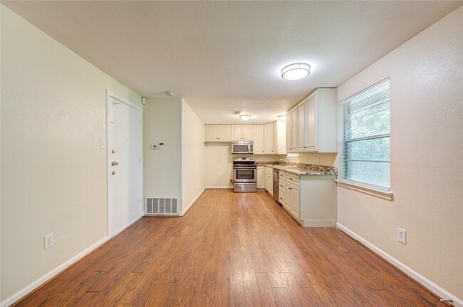 Building Photo - 5730 Southminster Dr