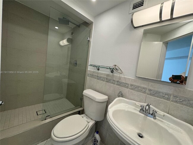 Building Photo - 999 Brickell Bay Dr