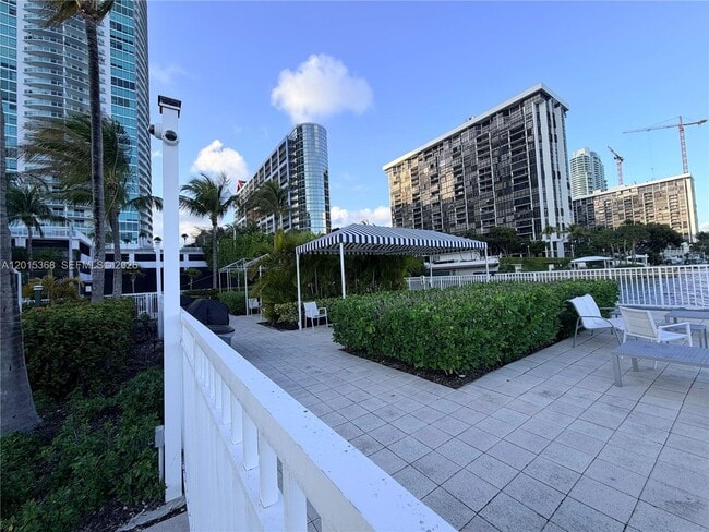 Building Photo - 2101 Brickell Ave