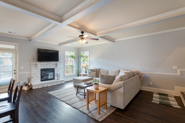 Building Photo - 646 Village Market Dr