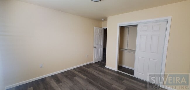 Building Photo - Private 2 Bedroom Unit